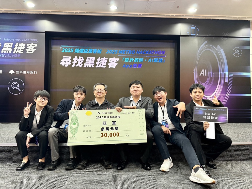 捷運盃黑客松合照